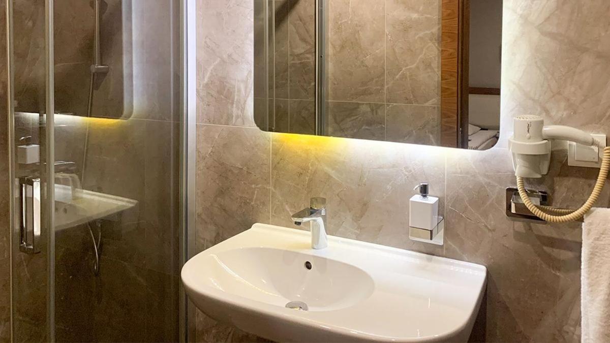 Reikartz 2017 Hotel Ankara Kültér fotó